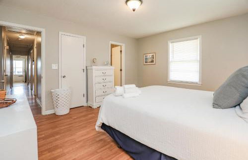 Spacious Home with Waterfront View-Welcome Pets - Foto 15