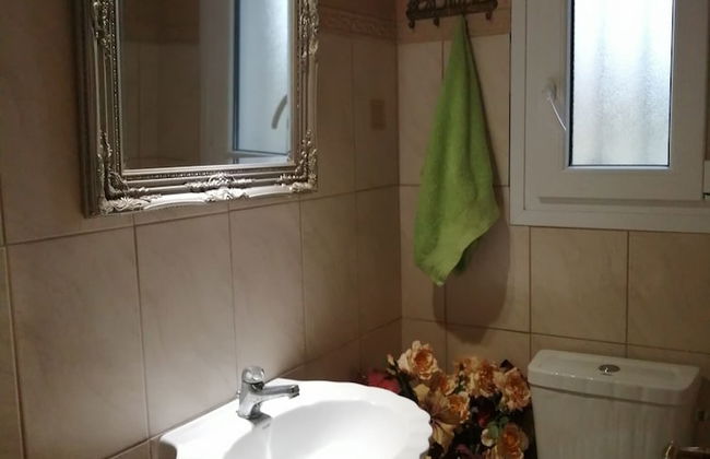 Helen's family home - Photo 36