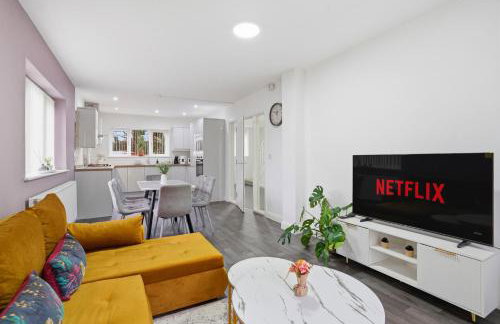 Spacious Ensuite Home near M6 with Driveway Parking - Foto 1