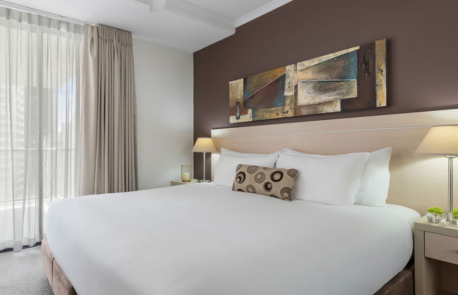 Oaks Brisbane River City Suites - Photo 7