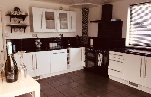 Sunnyside - Large Seaside Home with views and Hot Tub - Foto 33