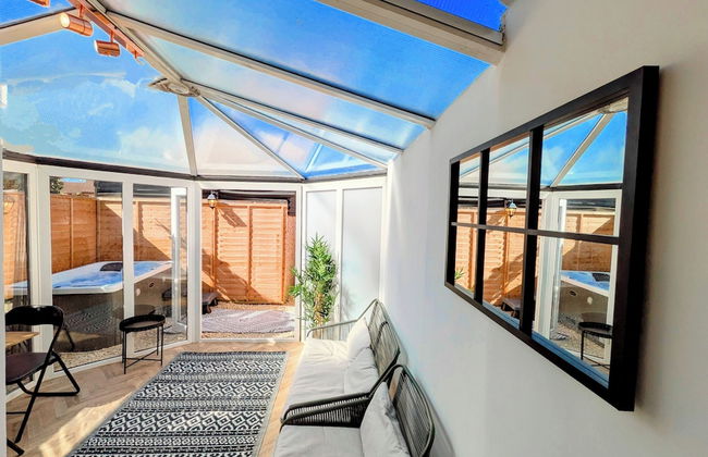 1-bed Retreat - Hot Tub, Private Garden & Bbq - Foto 10