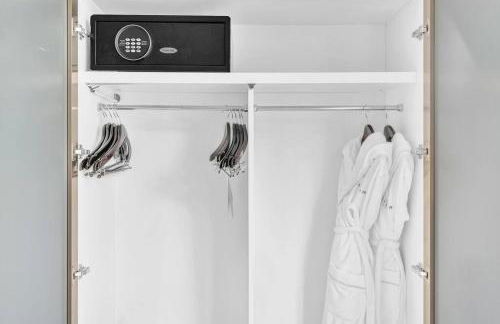 King Suite balcony water views-Hosted by Sweetstay - Foto 25