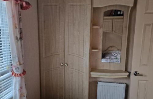 Caravan - Sleeps 4 - Pet Friendly - Parking - Foto 27