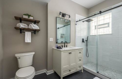 The Upscale Getaway Near Downtown - Foto 14