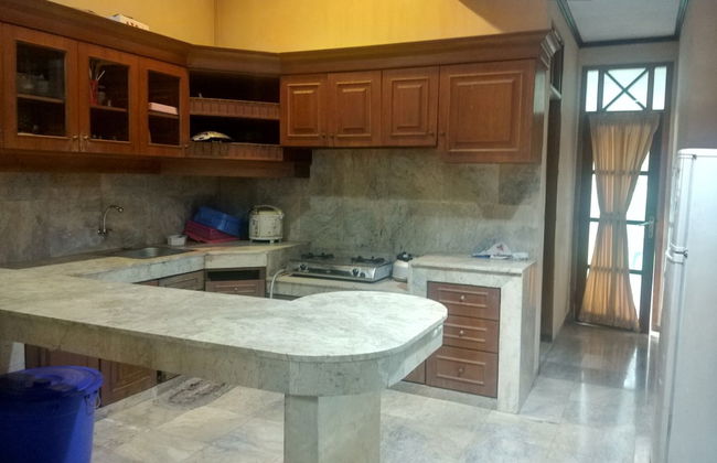 Villa Beverly Hills Puncak for 50 pax - Photo 9