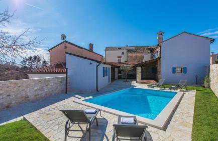Beautiful Heritage Villa Croc with pool in Buje - Foto 1