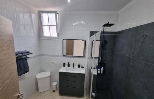 Casa amplia, piscina privada, 4 dormitorios y playa cercana - Foto 33