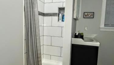 The Great Pink Lady with Huge Wrap Around Porch! - Foto 4, towels, Shower