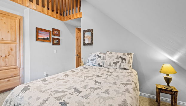 Summit Condo - Photo 5, Room