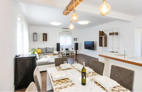 Cozy Home In Prkos With Jacuzzi - Foto 3