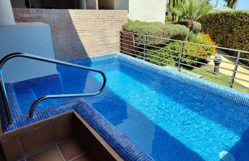 Luxury 3 Bedrooms, Private Heated Pool - EHHouse - Photo 18