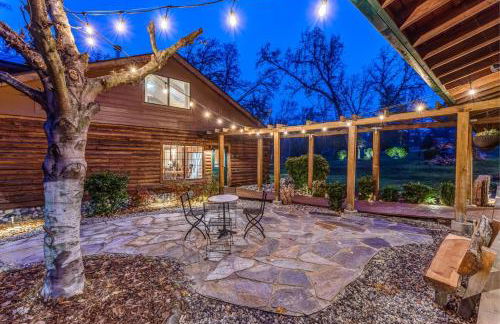Log Cabin sleeps 20 with hot tub, EV Charger, firepit - Foto 56