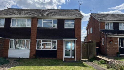 Spacious 3BR Home in Leighton Buzzard Parking Sleeps 5 Walk to Town & Train Near Rushmere Country Park & Leighton Buzzard Railway Perfect for Families & Work Stays - Foto 2