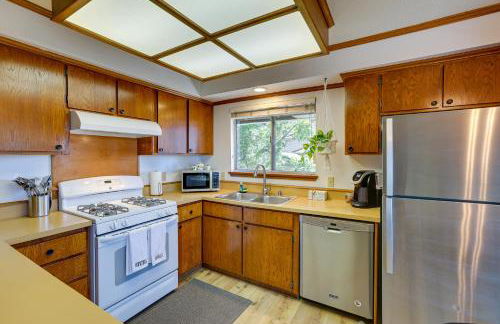 Rimforest Retreat with Fireplace and Mountain Views! - Foto 11