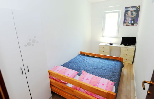 Holiday House With Pool - Photo 3