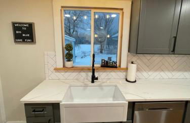 3,000 Sq Ft Historic Colonial Minutes from Okemo with Direct VAST Trail Access - Foto 18