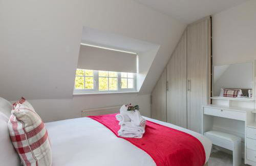 Idyllic Home in Picturesque Village of Wraysbury - Pass the Keys - Foto 17