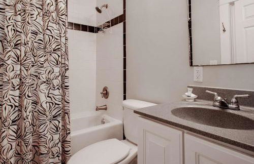 Chesapeake Waterfront - 7BR 5BA - Beach Pool Dock - Foto 22