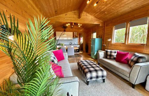 Yealm Cabin Self Catering Log Cabin in Devon with Hot Tub - Foto 1