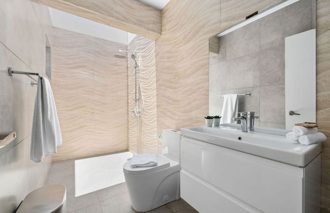 Newly Built Private Pool 3BR Parking Wi-fi - Foto 8