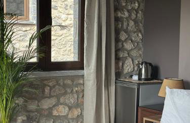 Wood & Stone Guesthouse - Photo 16