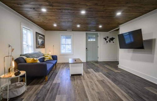 3 Bed 2 Bath Renovated Home Near The Lake - Foto 19