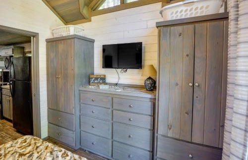 Mayfield Tiny Home with Porch, Walk to Beaches! - Foto 13