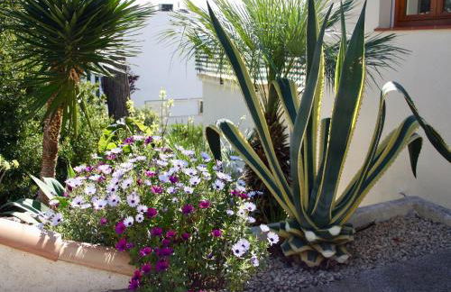 Peaceful Villa with Private Pool - Foto 27