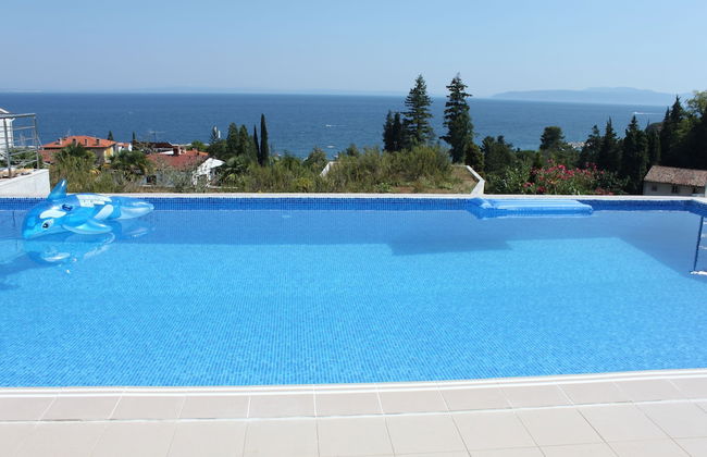 Luxury Apartment in Opatija for 8 People With Pool and Silk Bedding - Photo 9