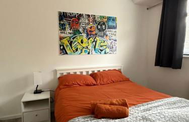 Families and Contractors Dudley DY1 - Foto 1