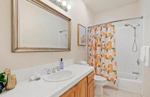 Catch n' Relax on Nimitz- Minutes from the Harbor - Foto 24