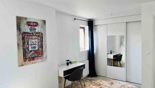 La Perle - Photo 2, wardrobe