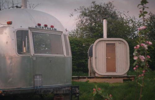 Luxury Airstream Getaway with Sauna and Hot Tub - Photo 26