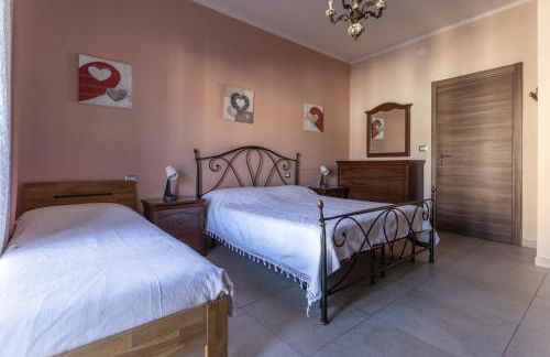 Little's Venaria - Photo 2