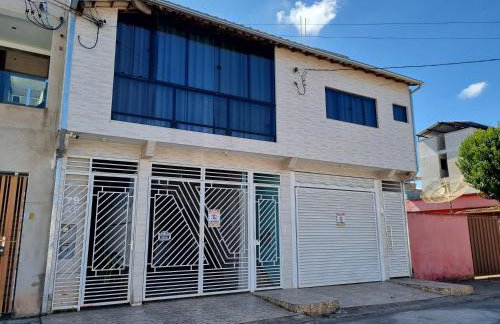 Lindo Apartamento, WiFi Rápido, 2 Banheiros, Suíte, Sala Confortável, Cozinha Completa, Microondas, Entrada Privativa, Perto do Shopping Pátio Matosinhos, 5 min do Centro Histórico - Foto 1