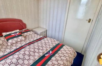 Barking London House sleeps 12 - parking - train tube - airport - Foto 11