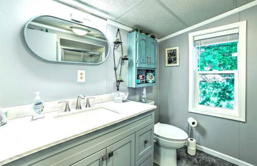 Riverfront Home with Dock about 6 Mi to Cheboygan! - Foto 16