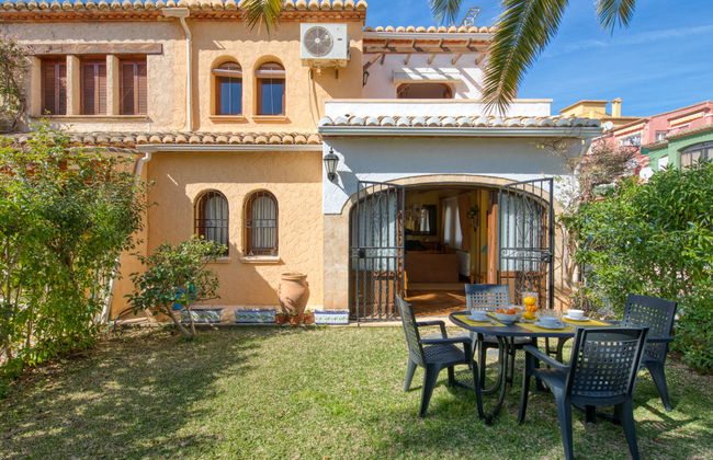 3 bedroom House in Jávea with swimming pool and garden - Photo 1