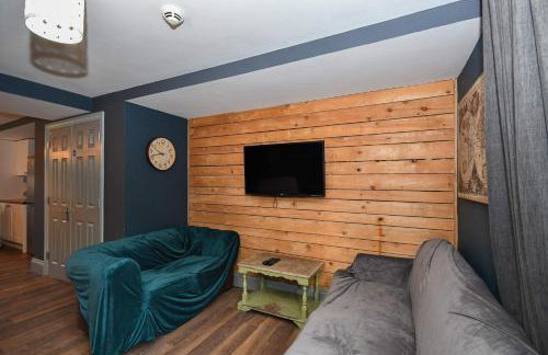 Spacious 7 Bedroom Budget Apartment in Headingley - Photo 6