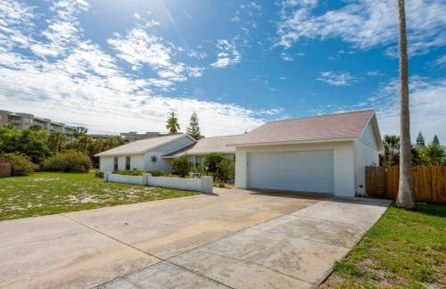 Large pool home and blocks away from the beach - Foto 13