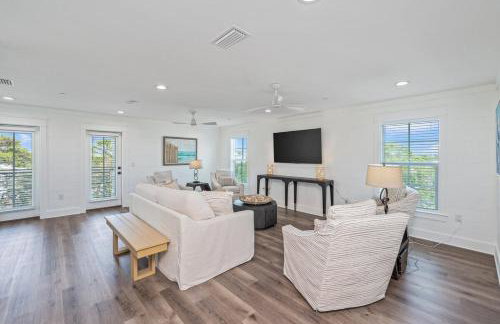 2 Blocks to the Beach! Pool & Golf Cart, Sleeps 21 - Foto 80