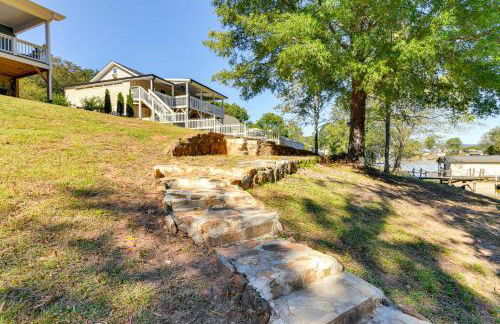Waterfront Lake Hickory Retreat with Private Dock! - Foto 25