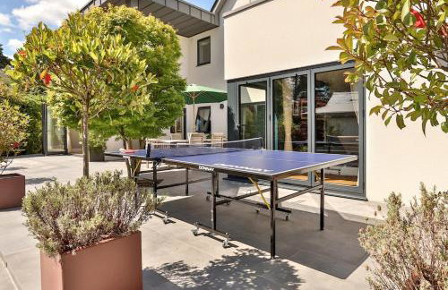 Avon House - modern family home - Photo 15