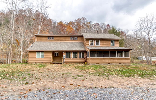 4BR Lodge on Wolf Creek – Fishing, Hiking, New River Fun & Hokie Weekends - Foto 65