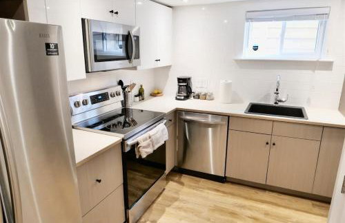 Best of Brookland Family Friendly w Private Parking - Photo 7