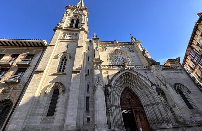 Tour a pie por el casco antiguo de Bilbao y caza del tesoro - Foto 3