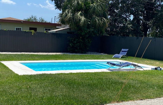 Boho Chic: 3BR Home With Pool - Foto 14