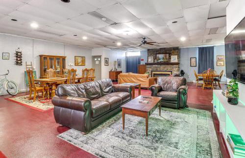 4 Mi to Mauch Chunk Lake Spacious Apt with Bar! - Foto 5