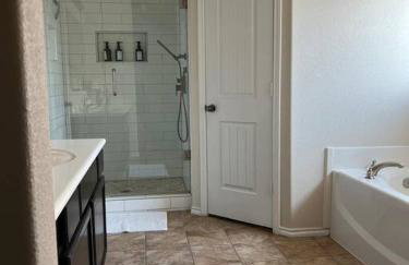 HotTub-King Bed -Fire pit-BBQ-Pristine Kitchen - Foto 8